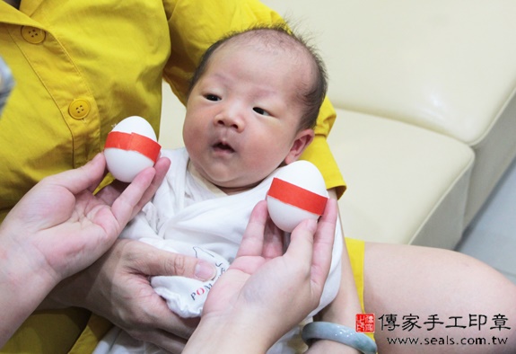 王寶寶(新竹市到府嬰兒寶寶滿月剃頭理髮、免費到府嬰兒剃胎毛儀式吉祥話)。到府剃頭剃胎毛主持、專業拍照、DVD光碟、證書。★購買「臍帶章、肚臍章、胎毛筆刷印章」贈送：剃頭、收涎、抓周，三選一。2015.11.19 照片4